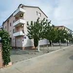 Apartament Bili *